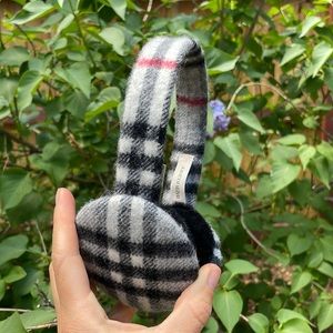 Burberry earmuffs cashmere